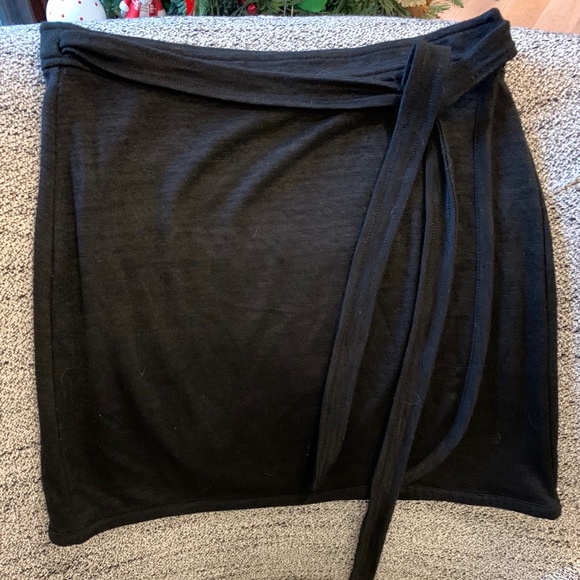 Aritzia Wilfred free wrap skirt - Picture 2 of 5